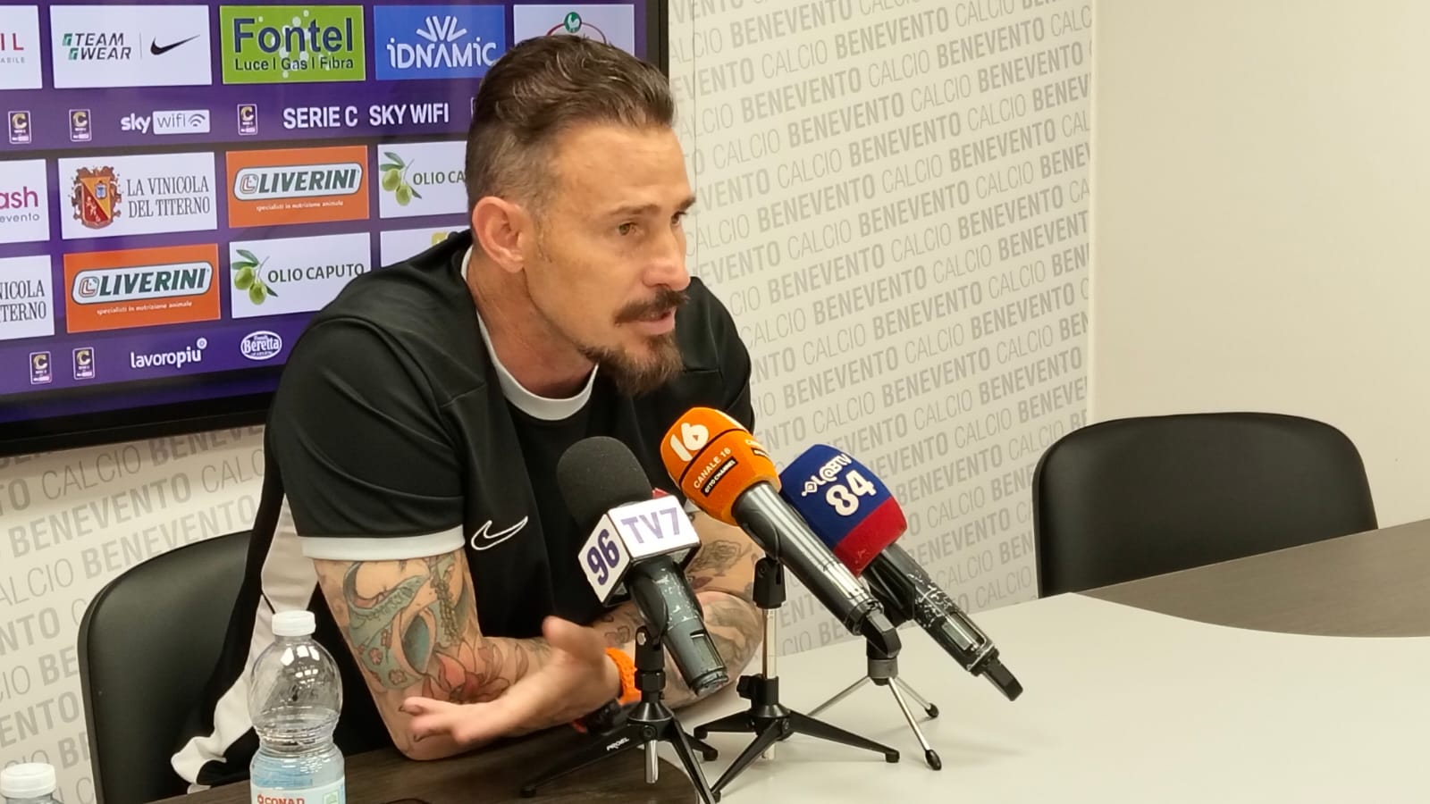 Benevento, Floro Flores: “Onorato del rinnovo. Non ho mai regalato nulla, inopportune le parole dell’allenatore della Cavese”