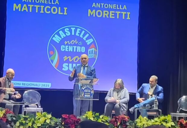 Benevento, l’opposizione attacca: “Santamaria e altri dirigenti al comizio elettorale, chiediamo chiarimenti al sindaco Mastella”