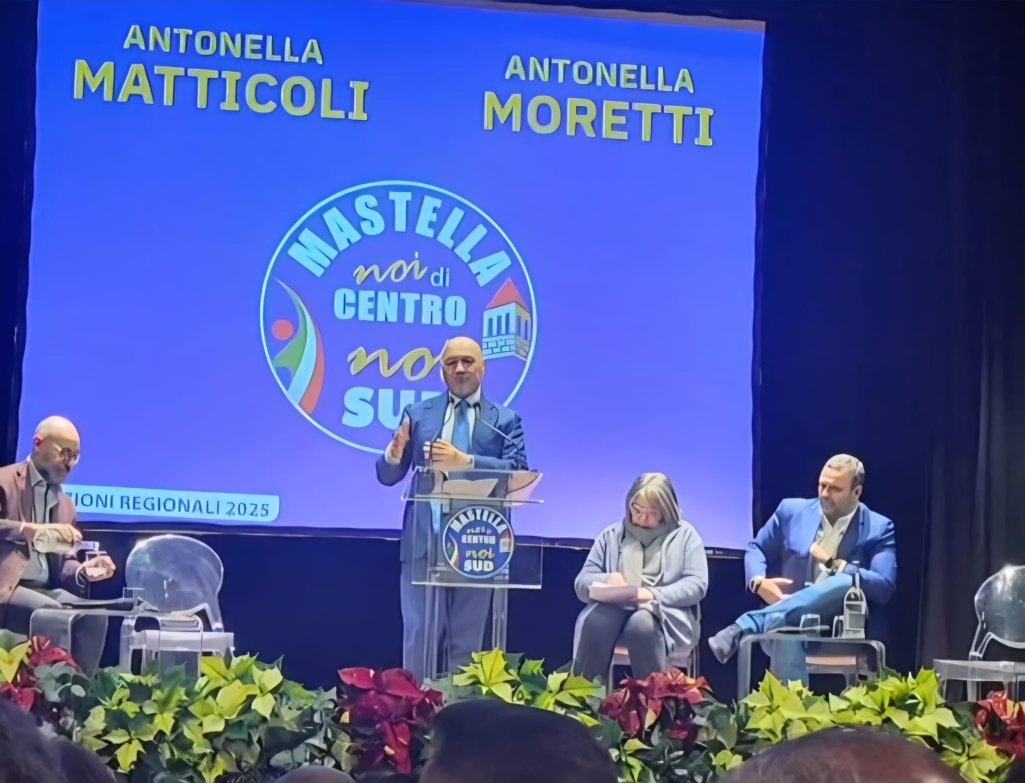 Benevento, l’opposizione attacca: “Santamaria e altri dirigenti al comizio elettorale, chiediamo chiarimenti al sindaco Mastella”