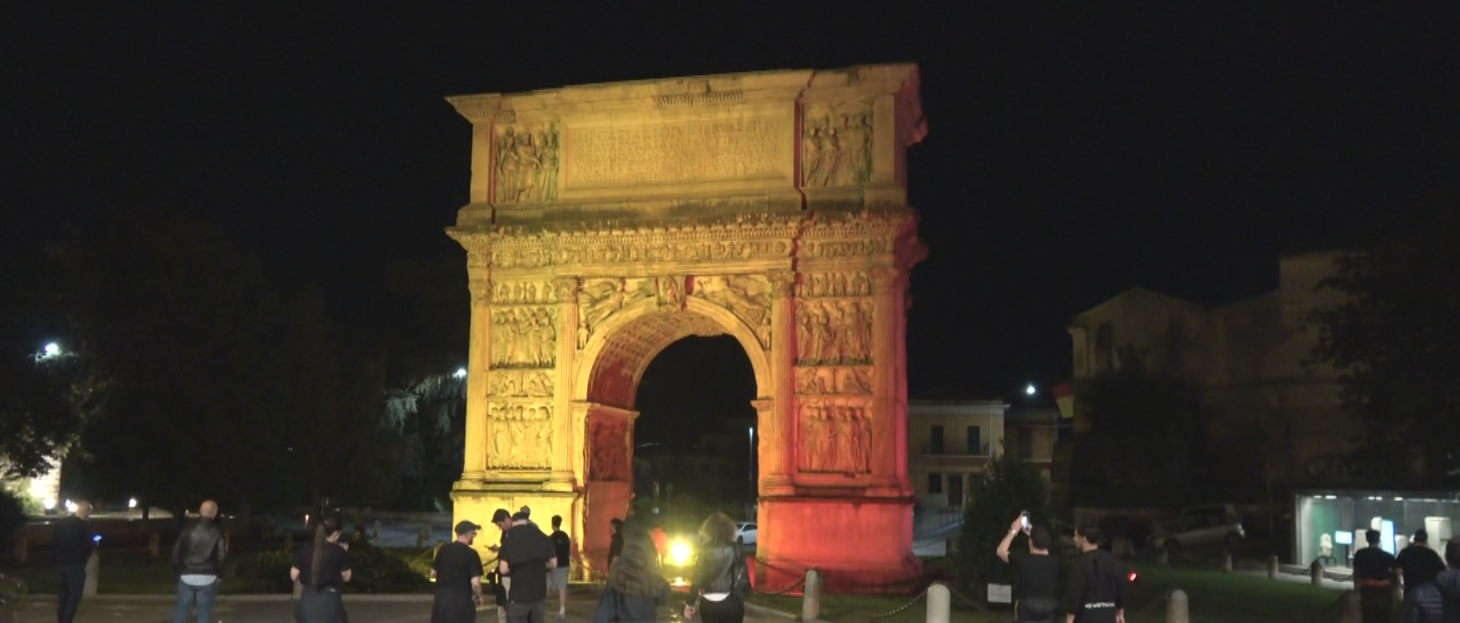 arco traiano giallo osso