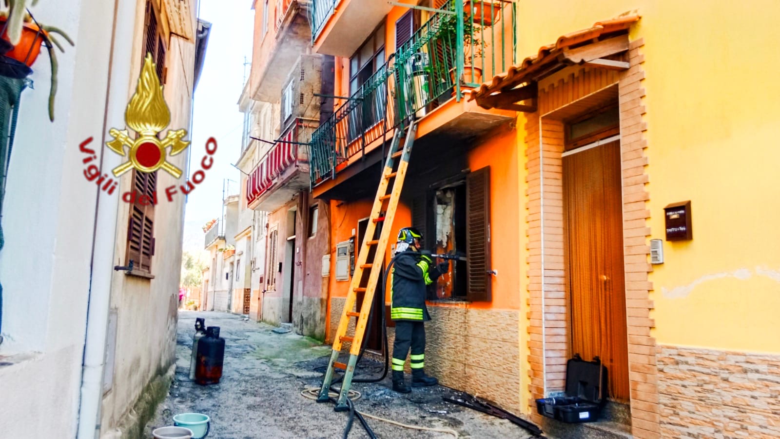 Incendio in abitazione a Taurano, donna gravemente ustionata: trasferita in centro grandi ustioni