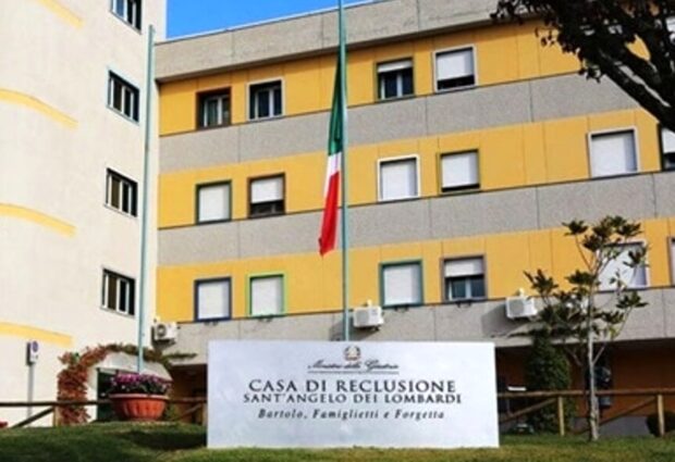 Incendio nel carcere di Sant’Angelo dei Lombardi, otto agenti intossicati