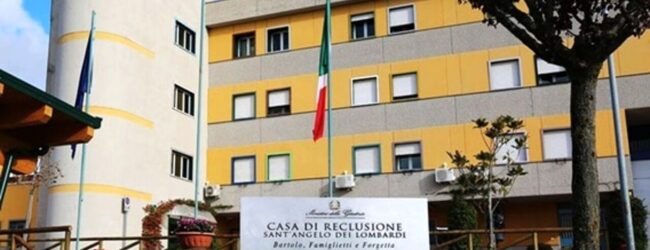 Incendio nel carcere di Sant’Angelo dei Lombardi, otto agenti intossicati