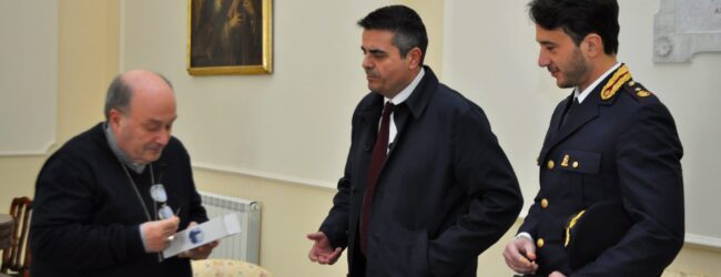Questura Benevento: consegna olio di Capaci ai Vescovi delle Diocesi beneventane Pasqua 2026