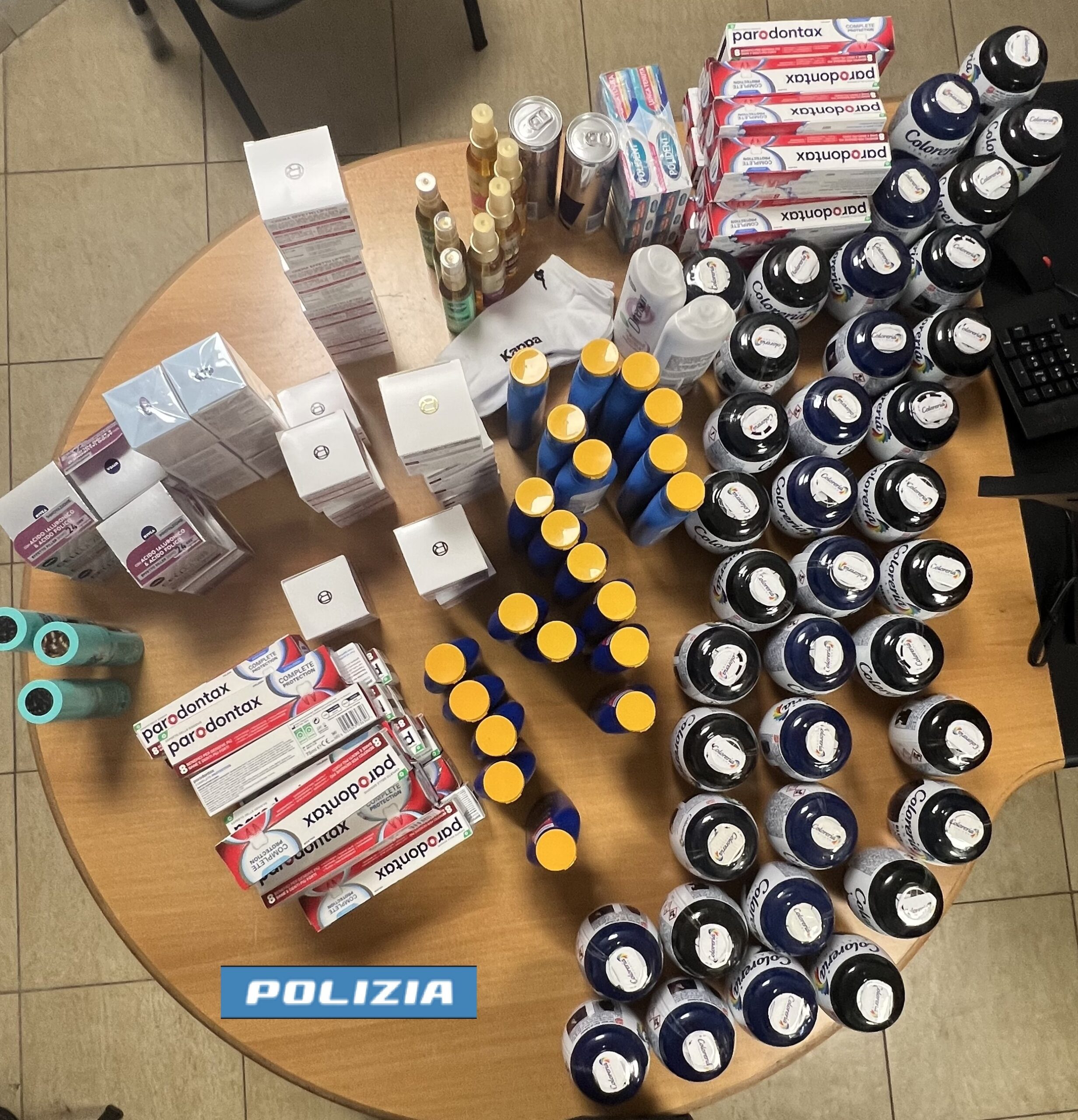 Furti nei supermarket di Benevento: foglio di via per 4 anni a due stranieri bloccati con cosmetici rubati