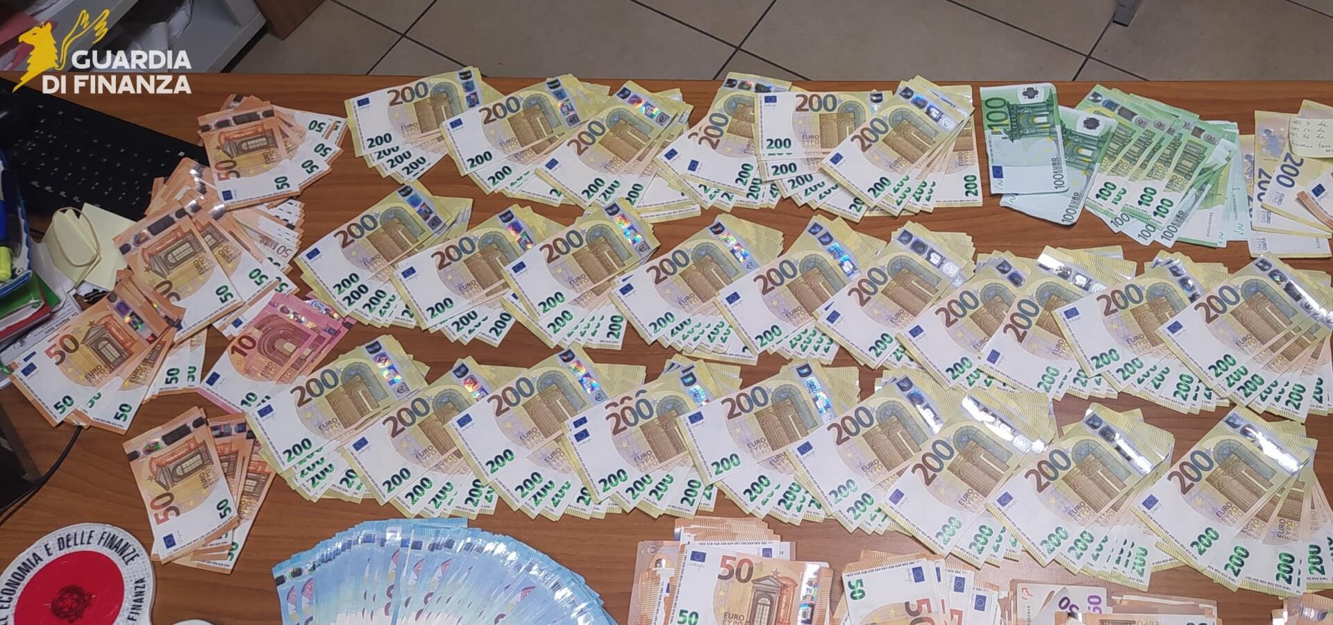 Maxi operazione della Guardia di Finanza: 13 misure cautelari per riciclaggio e frodi fiscali tra Solofra e la provincia di Avellino