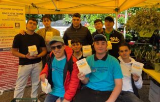 L’IIS “Galileo – Vetrone” protagonista a Benevento in Fiore 2026: l’economia circolare sale in cattedra con il progetto “Compost-i a Tavola”