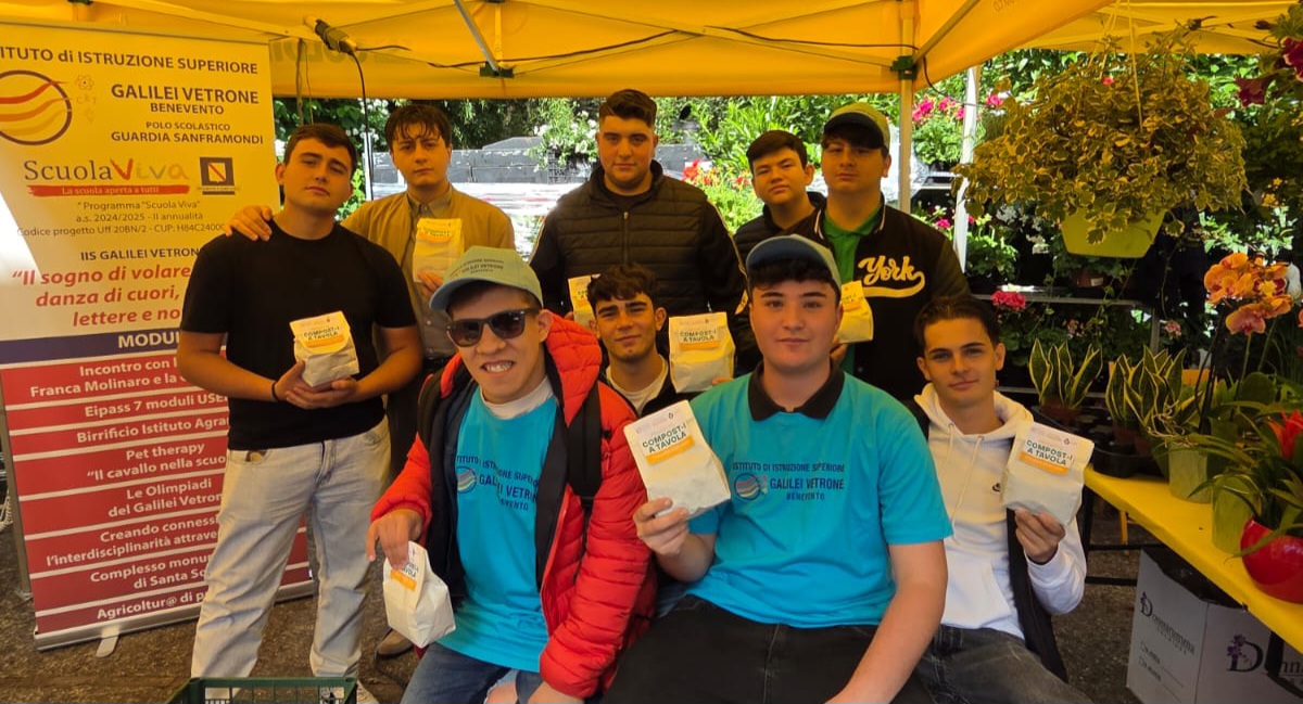 L’IIS “Galileo – Vetrone” protagonista a Benevento in Fiore 2026: l’economia circolare sale in cattedra con il progetto “Compost-i a Tavola”