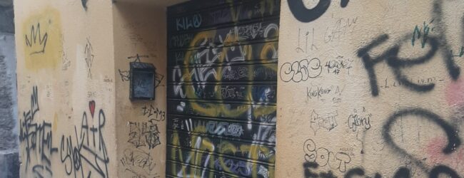 Benevento, nuovi atti vandalici nel centro storico. L’appello dei residenti