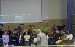 Concorso Rotary “Un dono, per esistere davvero”: la V B del De’Liguori conquista il secondo posto