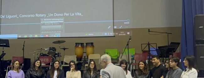 Concorso Rotary “Un dono, per esistere davvero”: la V B del De’Liguori conquista il secondo posto