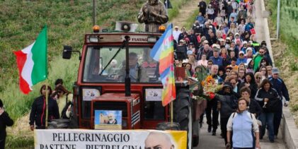 Pastene-Pietrelcina 1° maggio: il Saio di Padre Pio accoglie i pellegrini tra fede ed emozione