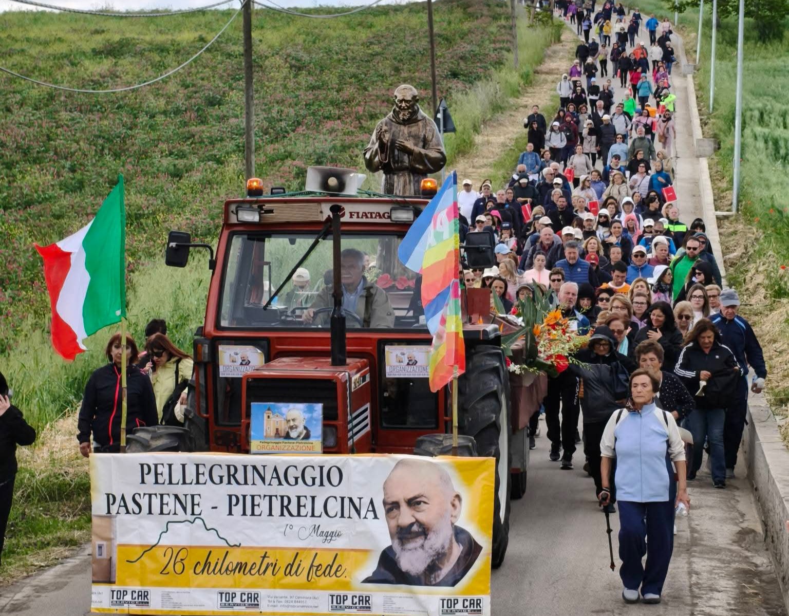 Pastene-Pietrelcina 1° maggio: il Saio di Padre Pio accoglie i pellegrini tra fede ed emozione