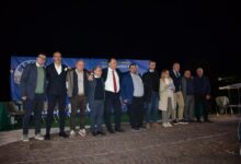 Calvi risponde con il cuore: teatro e piazza stracolmi per la lista “Per Calvi”