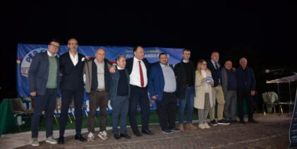 Calvi risponde con il cuore: teatro e piazza stracolmi per la lista “Per Calvi”