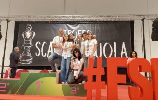 Il Liceo Classico “Pietro Giannone” sul podio nazionale degli scacchi: straordinario bronzo per la squadra femminile Iuniores