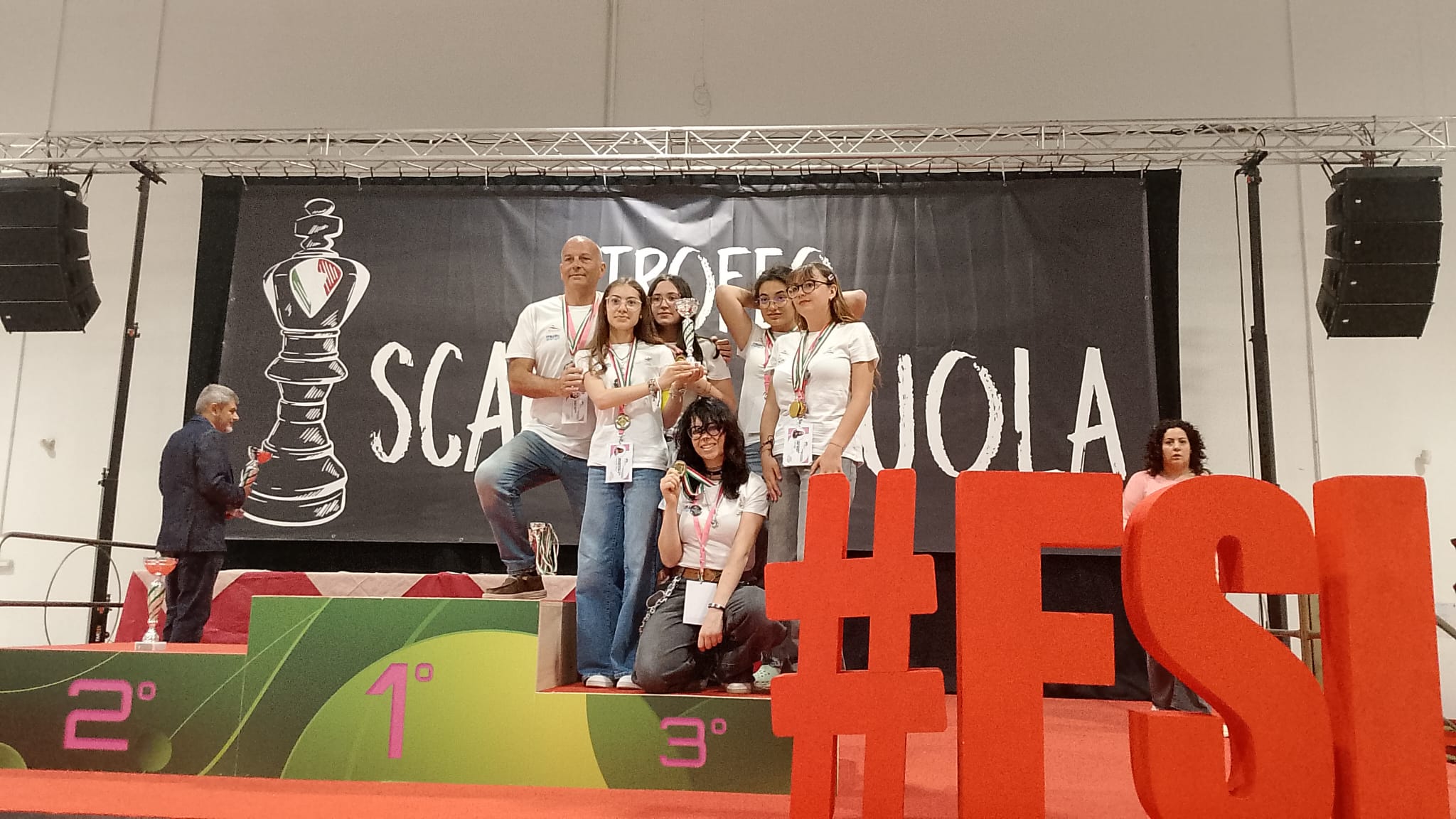Il Liceo Classico “Pietro Giannone” sul podio nazionale degli scacchi: straordinario bronzo per la squadra femminile Iuniores