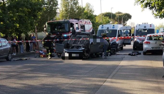 Paura a Pacevecchia: auto si ribalta e centra una vettura in sosta. Due coniugi feriti
