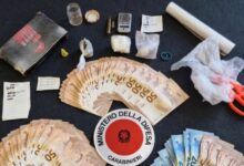Benevento, droga in casa: arrestato 23enne dai Carabinieri. Sequestrati cocaina, marijuana e oltre 7mila euro