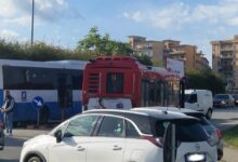 Benevento, mobilità al collasso dopo 10 anni di promesse: l’opposizione attacca Mastella su autobus in panne e contenziosi milionari