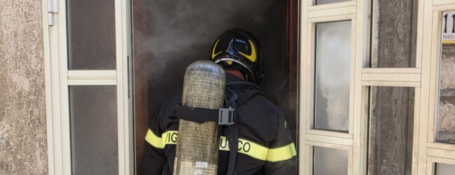 Incendio in un’abitazione a Cusano Mutri, salvata una donna: intervento dei Vigili del Fuoco