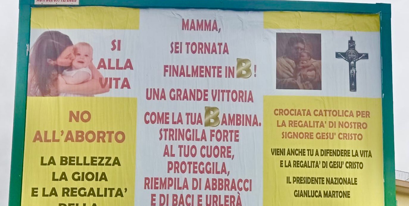 Benevento, cartellone ‘No all’aborto’ vicino all’ospedale: AVS Sannio, ‘Terrorismo psicologico, non torneremo al Medioevo”