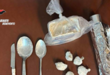 Valle Telesina, arrestato dai Carabinieri un uomo trovato in possesso di crack e materiale per il confezionamento