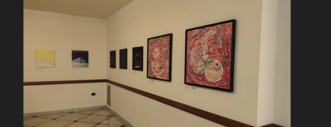 Grande partecipazione per l’inaugurazione di “ArtePiana – Tra Visione e Materia. Costellazioni della ricerca artistica contemporanea” a cura di Francesco Creta