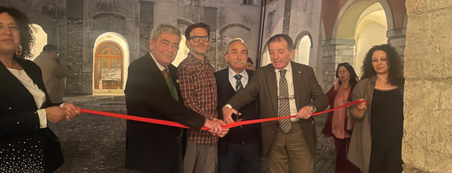 Grande successo a Cerreto Sannita per l’inaugurazione della mostra “Sacro e Profano” di Domizio Cassella