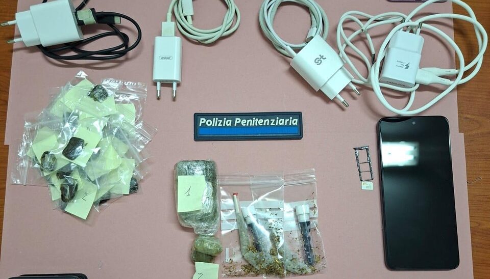 Carceri, Sappe: ad Ariano Irpino sequestrati telefoni, droga e armi artigianali
