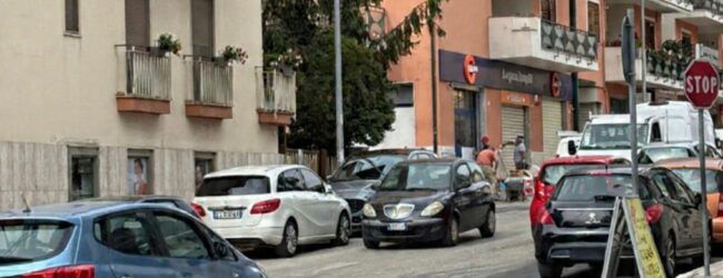 San Giorgio del Sannio: caos in via Aldo Moro davanti al nuovo supermercato, viabilità al collasso