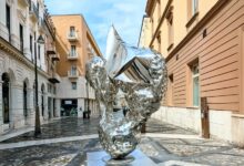Benevento in Luce: Helidon Xhixha lascia “Sirena” in città. L’artista su proposta del curatore Francesco Creta lascia un segno a Benevento