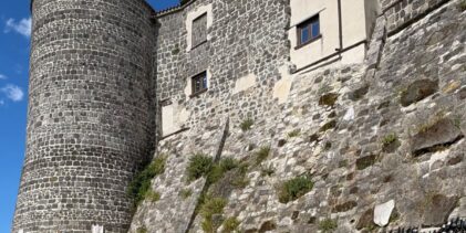 Matrimoni da favola a Castelvenere: via libera alle nozze nella Torre Angioina, nel cuore del borgo medievale
