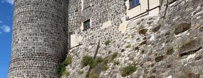 Matrimoni da favola a Castelvenere: via libera alle nozze nella Torre Angioina, nel cuore del borgo medievale