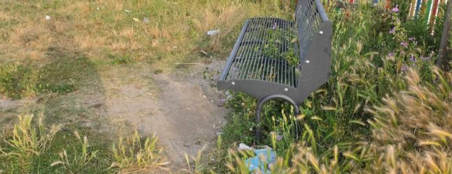 Via Vittime di Nassirya, parco giochi in condizioni critiche, denuncia sui social. “Intervento urgente ora”