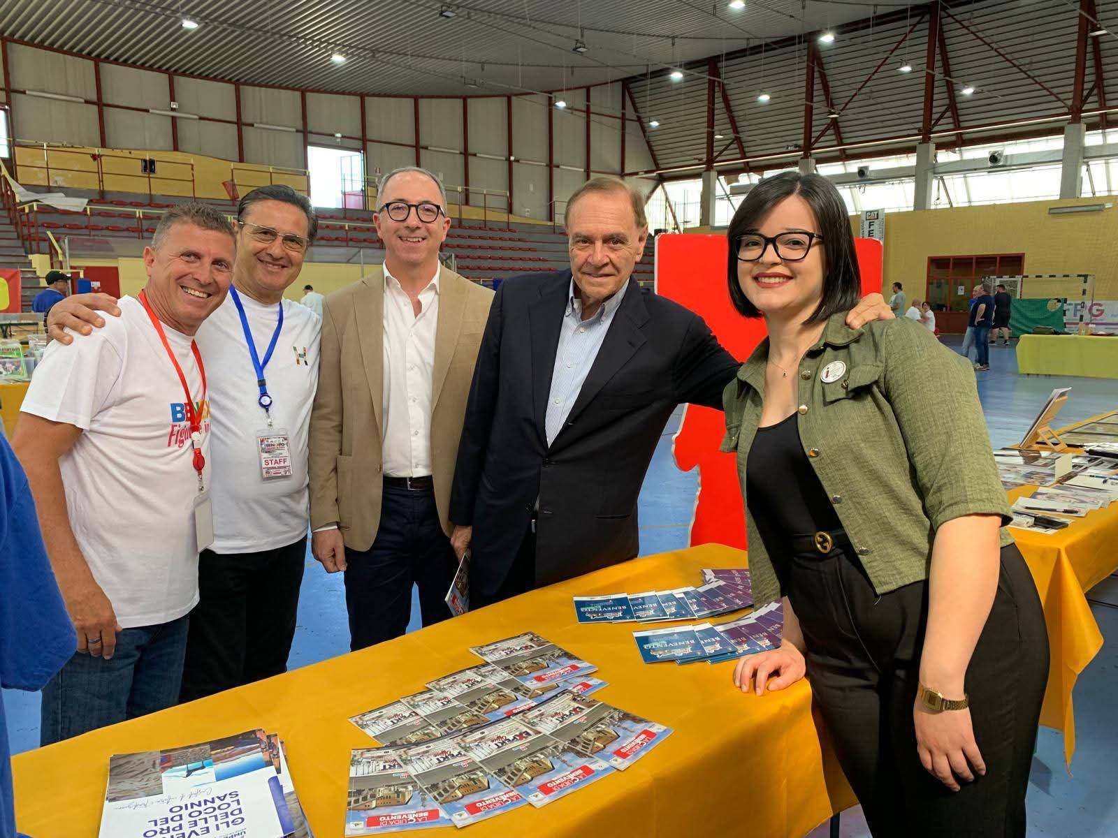 Al Pala Valentino Ferrara parte “Figurine che Passione – BenExpo”: figurine e memoria al centro di Benevento