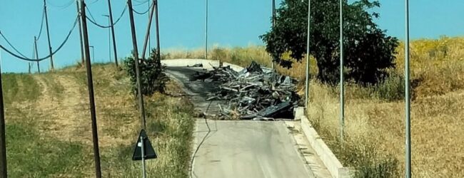 Via Cammino della Pace ancora bloccata a 4 giorni dall’incidente: lo sfogo sui social, “Strada impraticabile, siamo isolati”