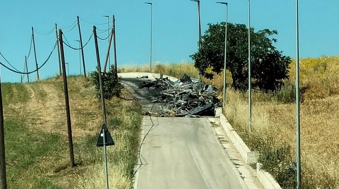 Via Cammino della Pace ancora bloccata a 4 giorni dall’incidente: lo sfogo sui social, “Strada impraticabile, siamo isolati”