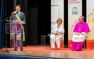 Mastella accoglie Monsignor Autuoro: “E’ difficile fare cose difficili, ma non ci rassegniamo: noi accanto a Lei nel trasmettere messaggio, d’amore, di Cristo”