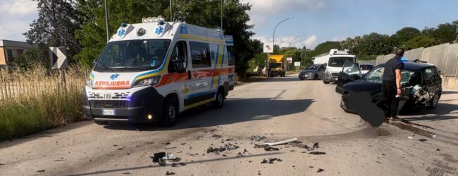 Incidente a Pontecorvo, due feriti nello scontro tra auto e furgone