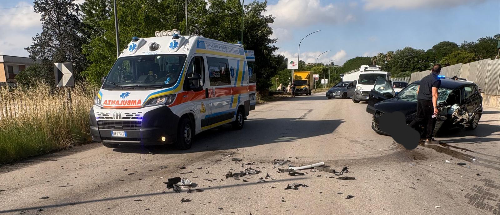 Incidente a Pontecorvo, due feriti nello scontro tra auto e furgone