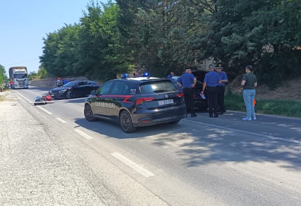 Scontro tra auto e moto sulla Statale 90 bis: muore un motociclista