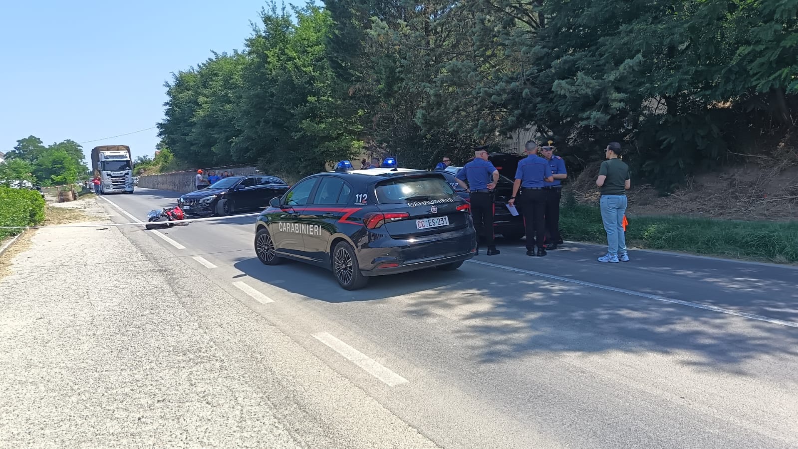 Scontro tra auto e moto sulla Statale 90 bis: muore un motociclista
