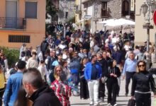 Il mantello di San Francesco arriva a Pietrelcina: tre giorni di preghiera e spiritualità
