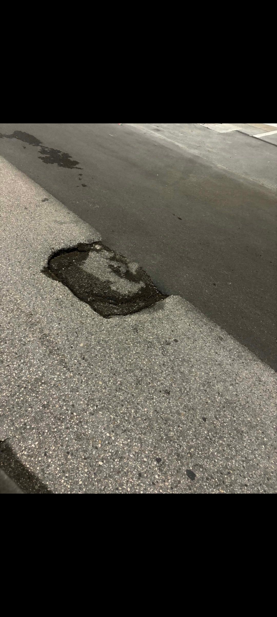 Buche e pericoli a San Giorgio del Sannio: giovane donna con bimbo cade in via Aldo Moro, Bocchini lancia l’allarme