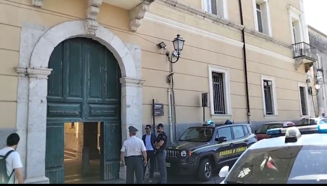 Polizia e Guardia di Finanza a Palazzo Mosti