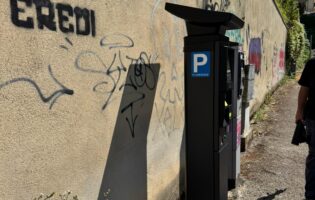 Avviate questa mattina le operazioni di installazione dei nuovi parcometri a Benevento