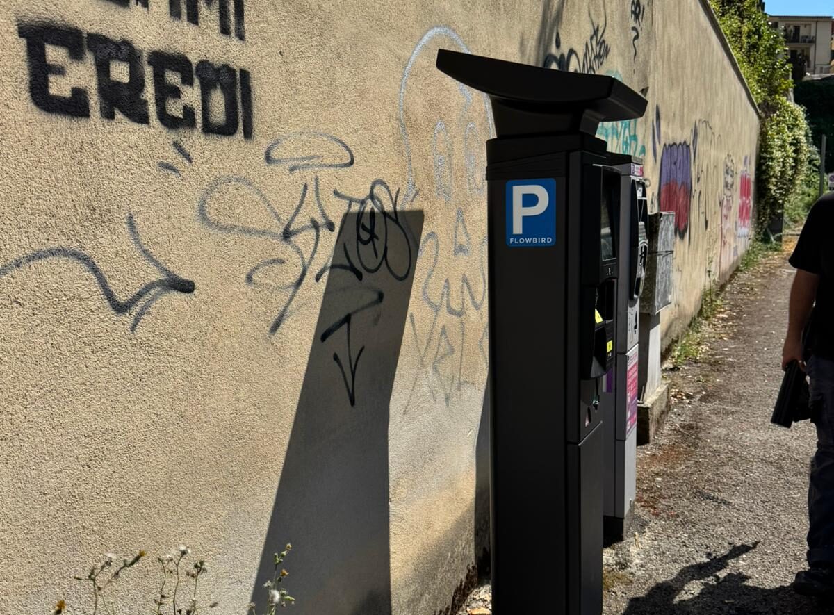 Avviate questa mattina le operazioni di installazione dei nuovi parcometri a Benevento