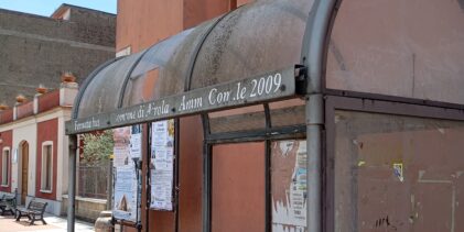 Pensiline dei bus nel degrado ad Airola, il PD sollecita il Comune: “Servono sicurezza e manutenzione”