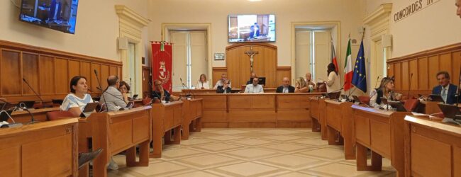 Consiglio, via libera su rottamazione cartelle esattoriali. No a variante al PUC passaggio a livello AV-BN